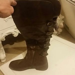 Knee high brown boots with bows, Size 8